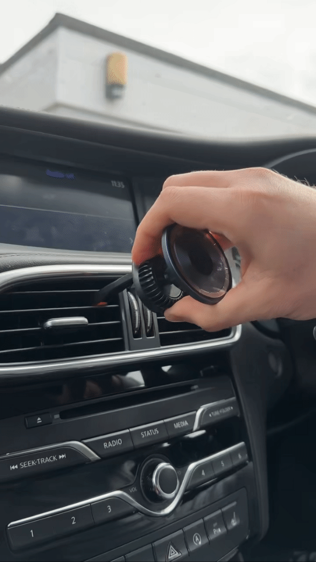 MagSafe car phone